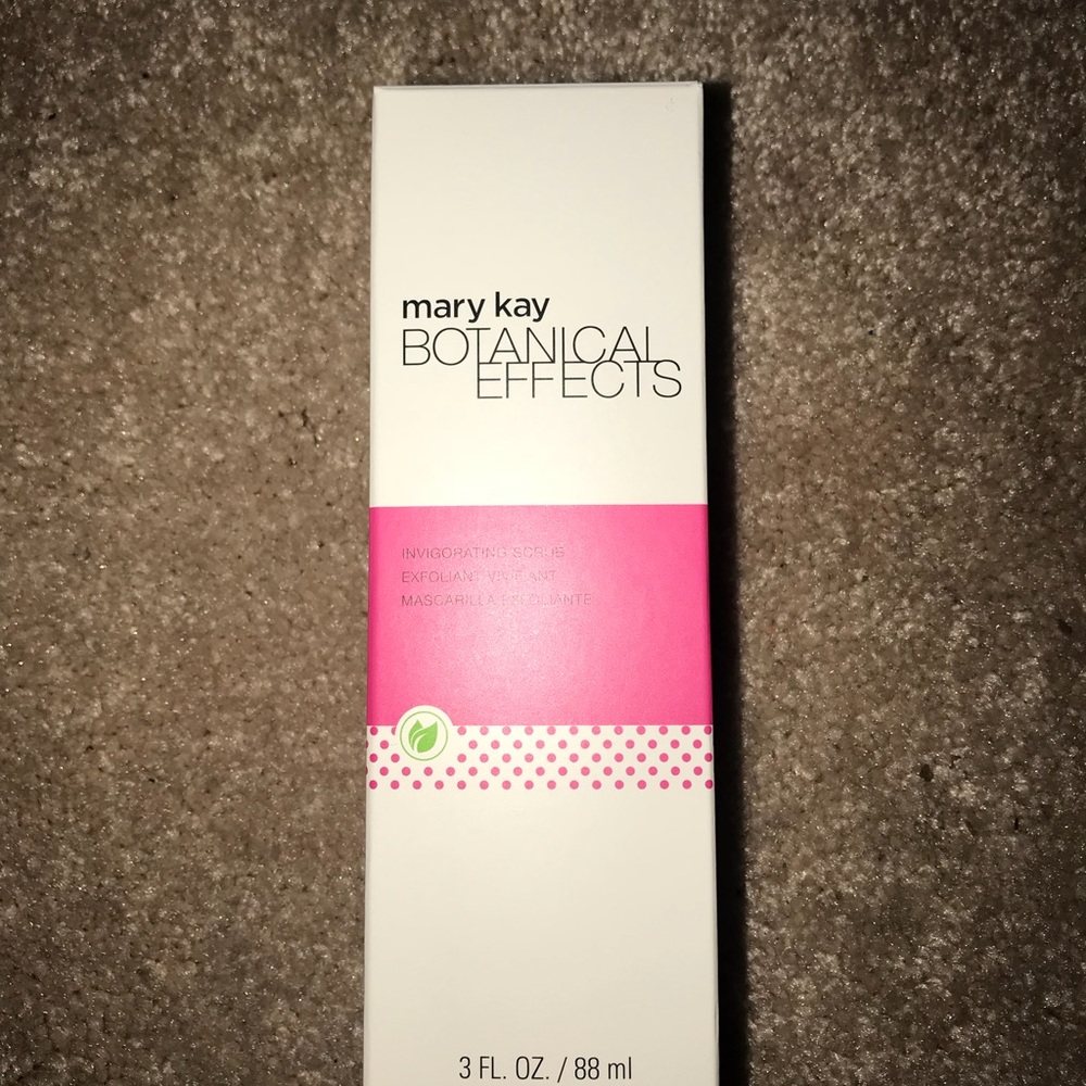 Mk botanicals invigorating facial scrub